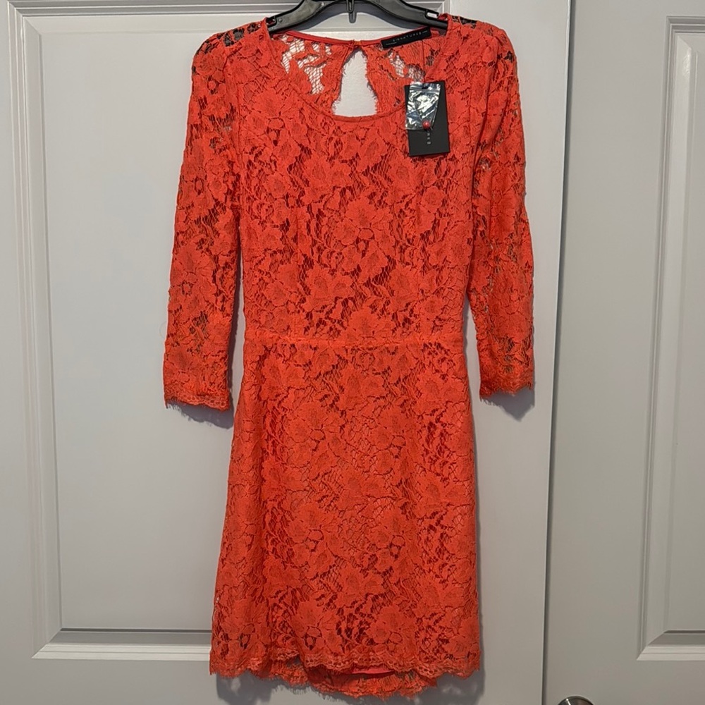Elegant Open-back Lace Dress